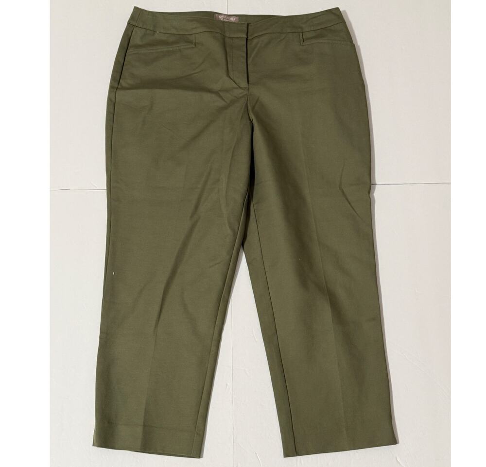 NWT Chico's Fabulously Slimming Serene Crop Pants, Green, Size 2